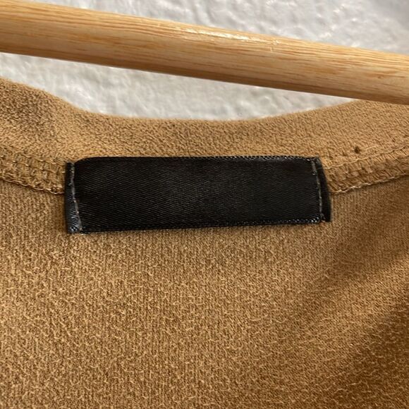 Boutique Camel Tan Faux Suede V Neck Short Sleeve Top Size Large - Picture 2 of 6